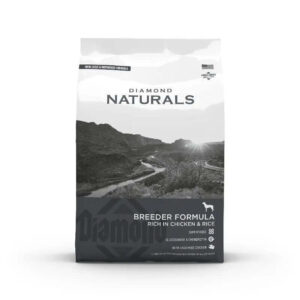 Diamond Naturals Breeder Formula Rich in Chicken and Rice Dry Dog Food packaging with superfoods for optimal nutrition.