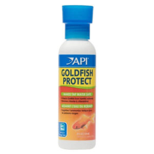 API Goldfish Protect 118ml bottle removes chlorine and ammonia, making tap water safe for goldfish.