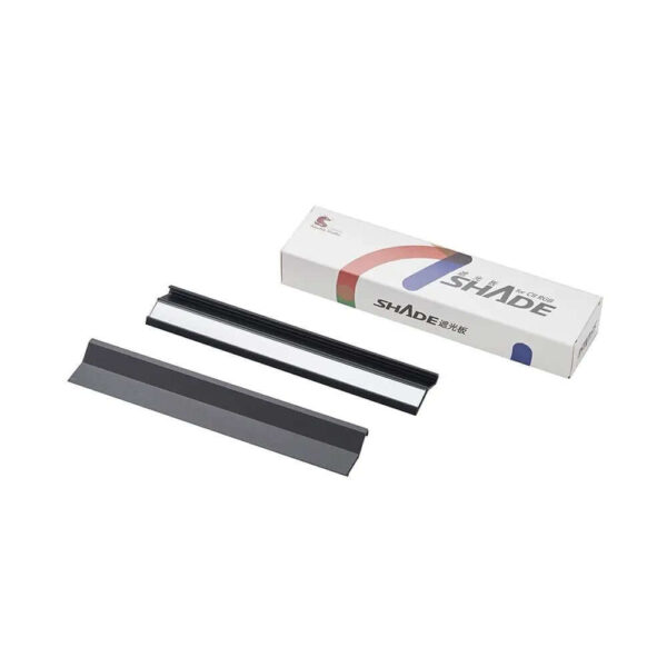 Chihiros CII RGB Shades with Mirror packaging and shades included, ideal for enhancing aquarium lighting.