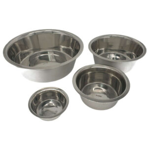 Set of four stainless steel dog bowls in varying sizes=