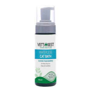 Vets Best Waterless Cat Bath Foam 150ml bottle for cleaning and conditioning cat's coat without rinsing.